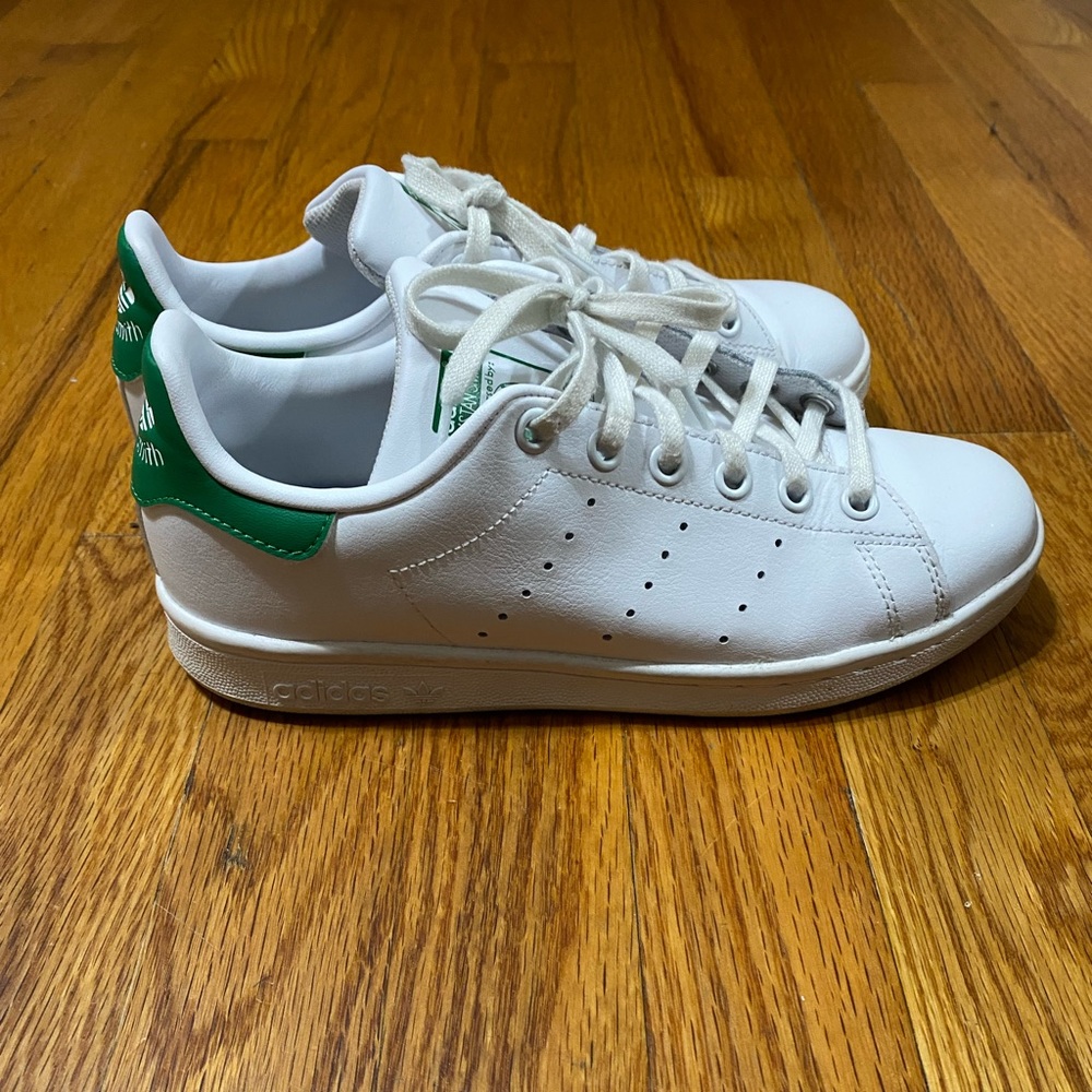 Sneakers - Picture 2 of 8